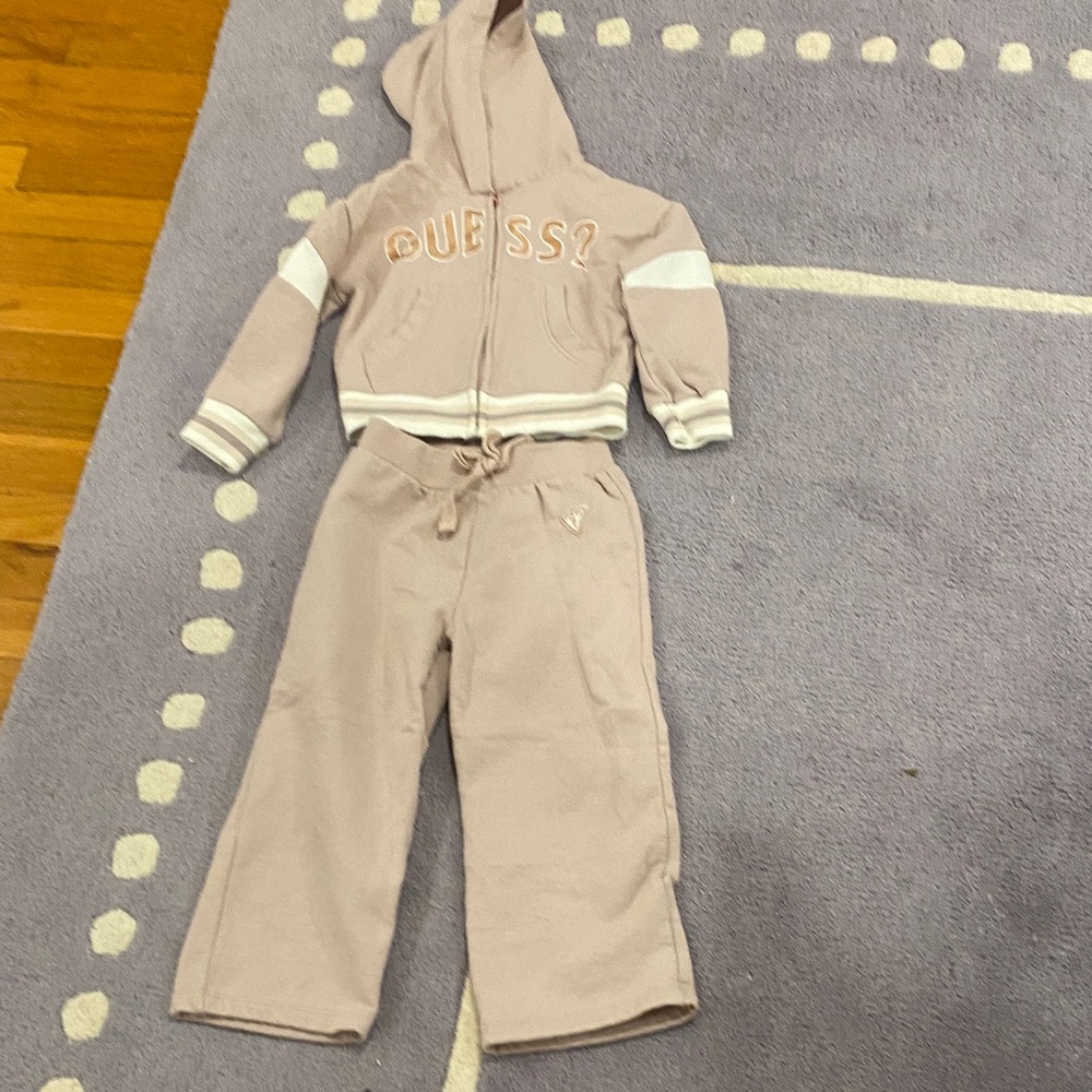 Guess  2-piece zip-up sweatshirt and joggers set for girls. Mauve size 4